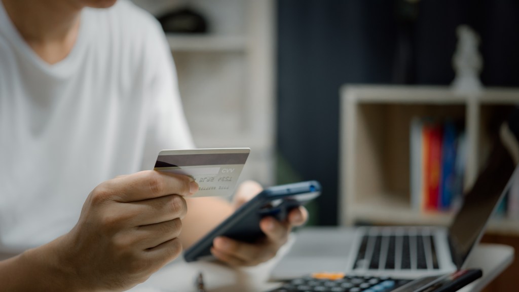 cat-dureaza-un-transfer-bancar